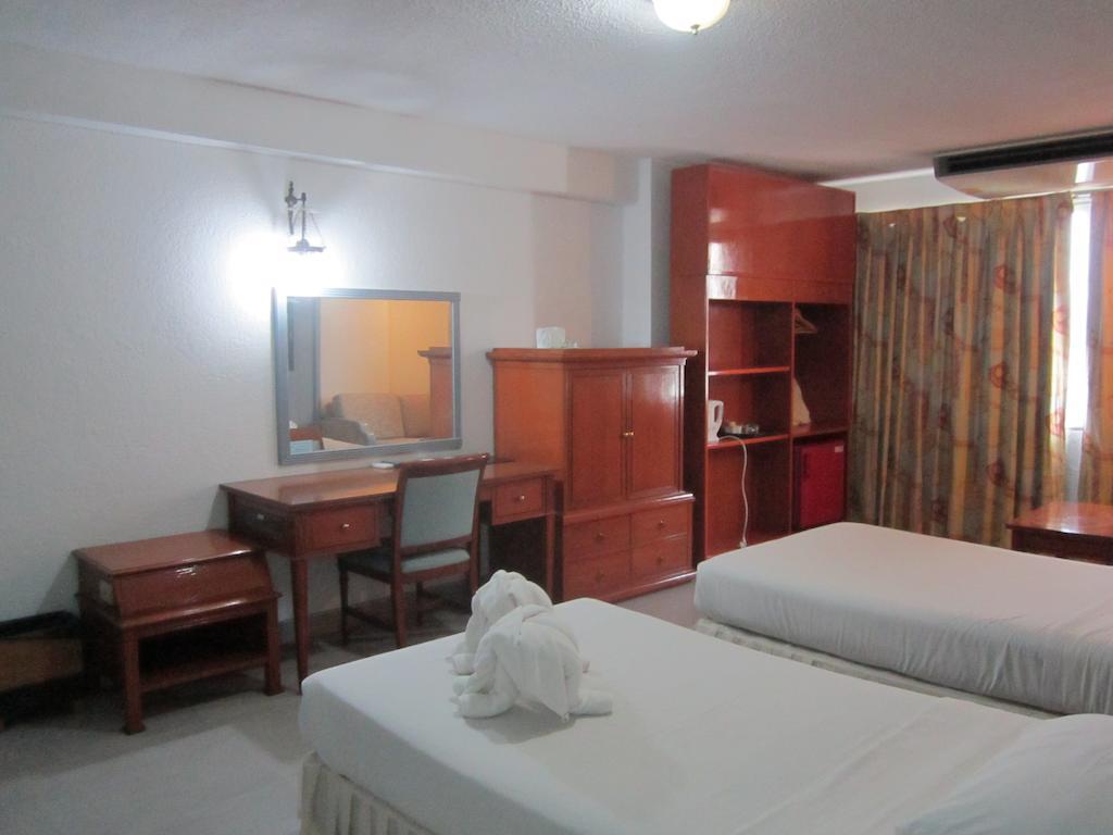 Lopburi Inn Hotel Chambre photo