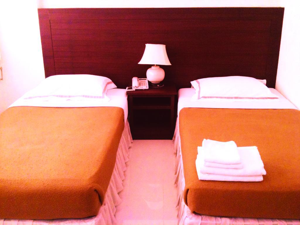 Lopburi Inn Hotel Chambre photo