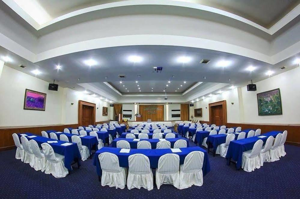 Lopburi Inn Hotel Extérieur photo