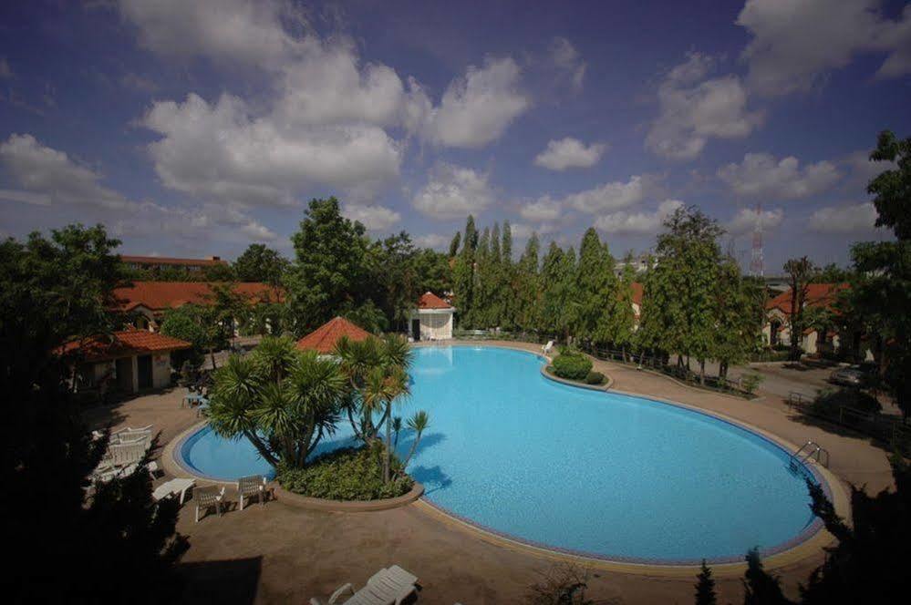 Lopburi Inn Hotel Extérieur photo