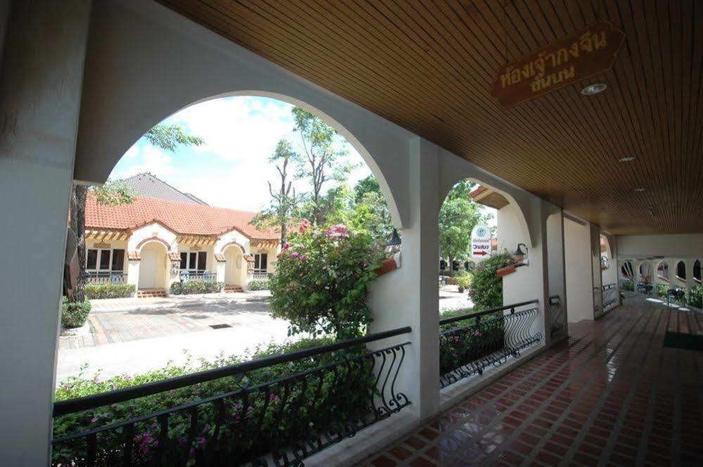 Lopburi Inn Hotel Extérieur photo